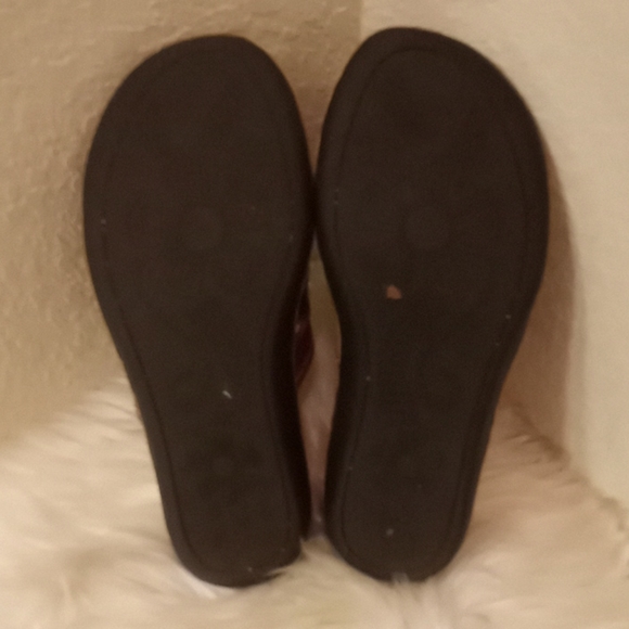 Cliffs by White Mountain Sandals - Picture 14 of 16